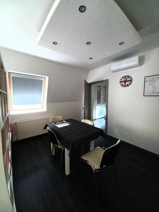 Buckingham Palace Apartman, Дебрецен Экстерьер фото