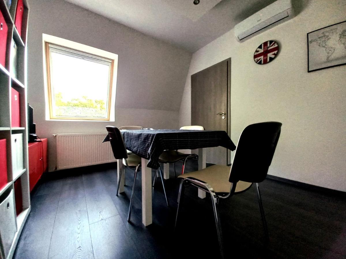 Buckingham Palace Apartman, Дебрецен Экстерьер фото